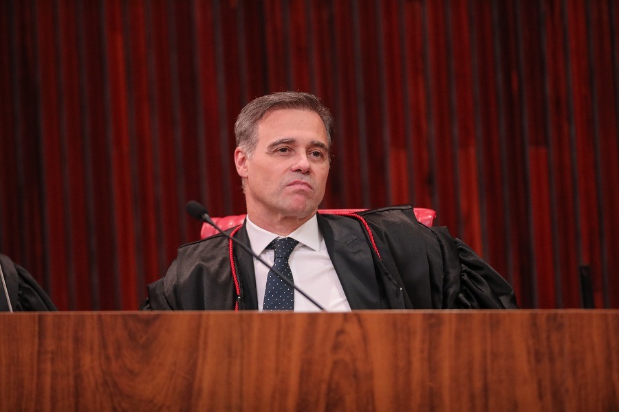 Mendonça vota para manter remoção de posts sobre Flávio Bolsonaro e Nossa Senhora Aparecida
