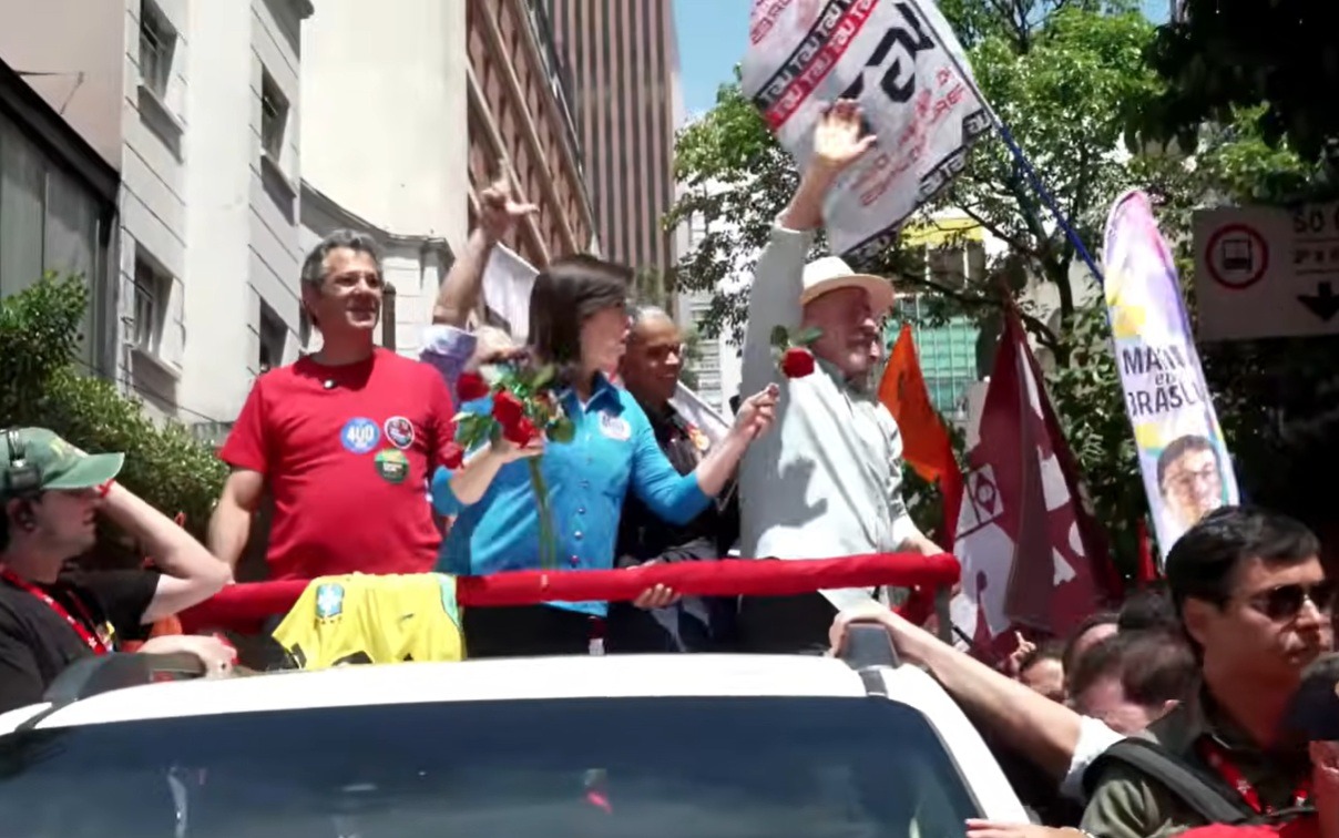 Mulher de 64 anos fica ferida após ser atropelada durante ato de Lula e Haddad na Avenida Paulista