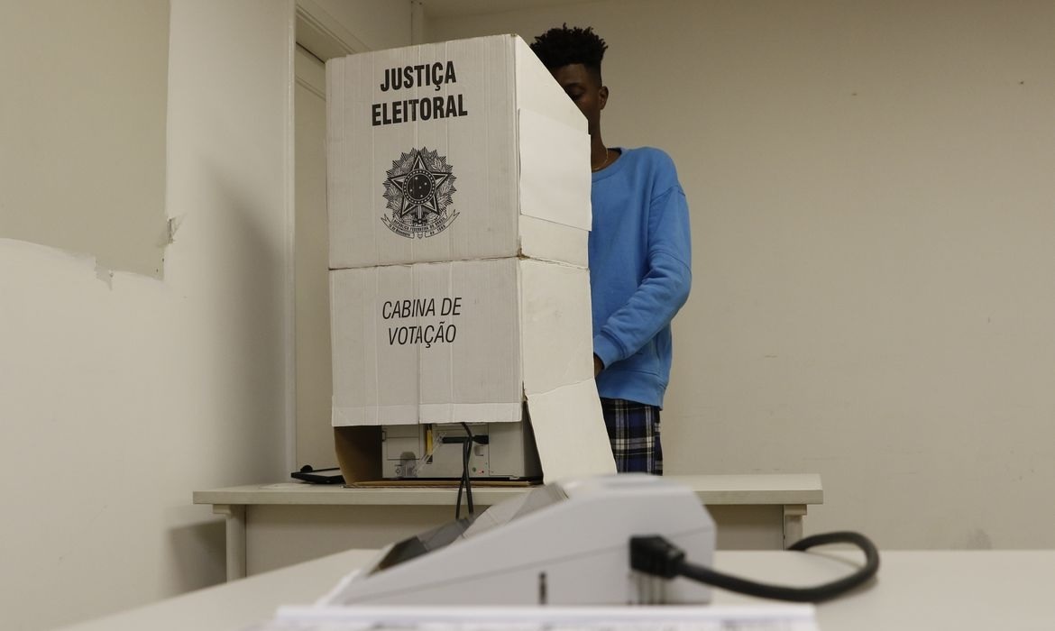 Pessoas que não foram votar ou votaram em branco ou nulo para governo do RN somam 25,2%