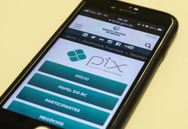 Pix terá novas regras e poderá ser usado em contas-salário, anuncia Banco Central