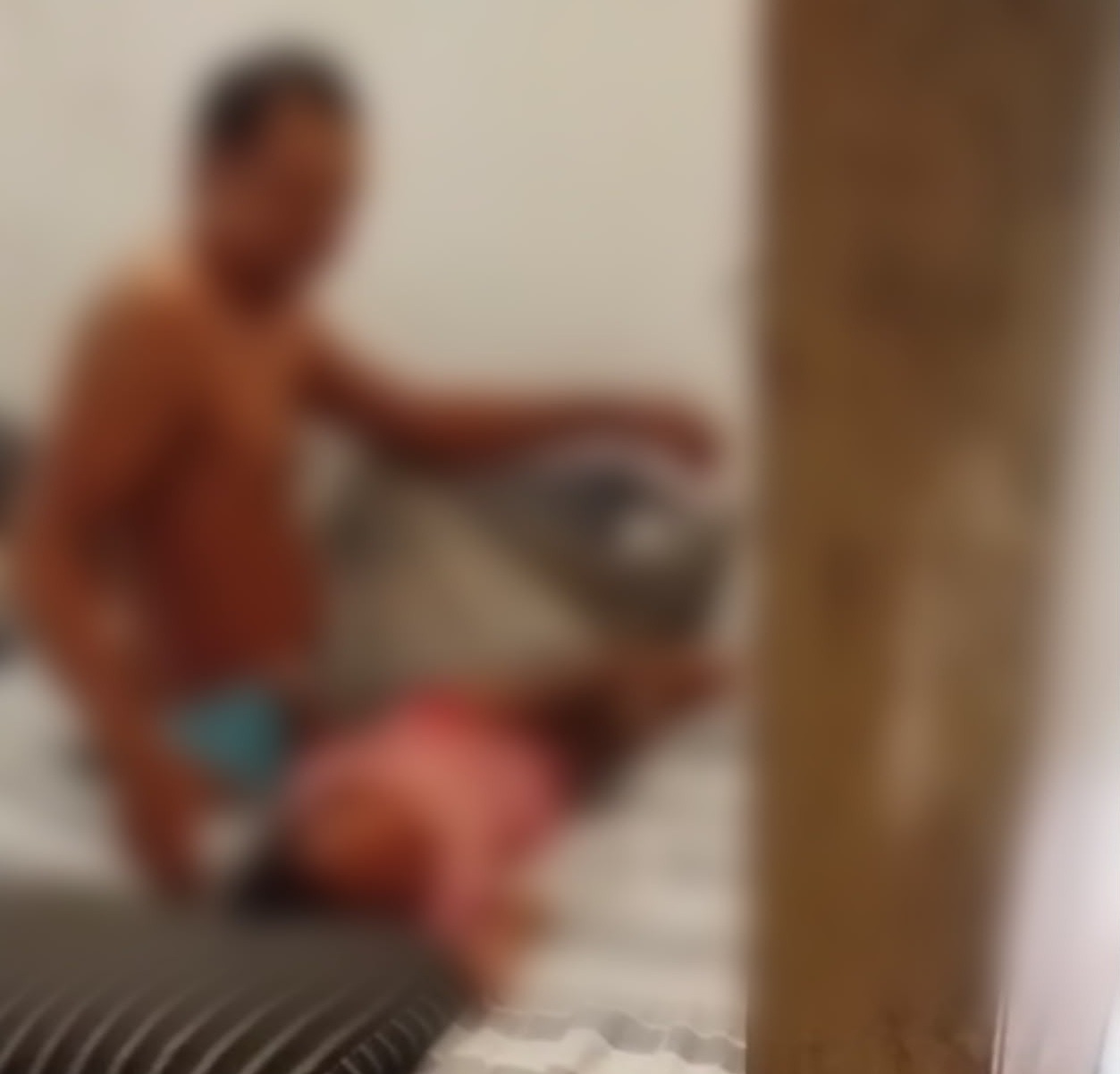 Homem é preso em flagrante após espancar a própria filha de 1 ano e 6 meses na Grande Natal