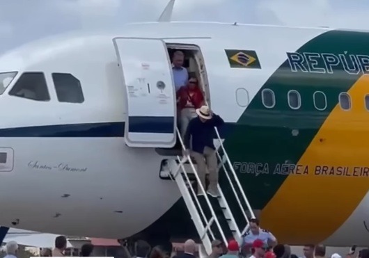 VÍDEO: Lula desembarca no RN para ato político no bairro do Alecrim