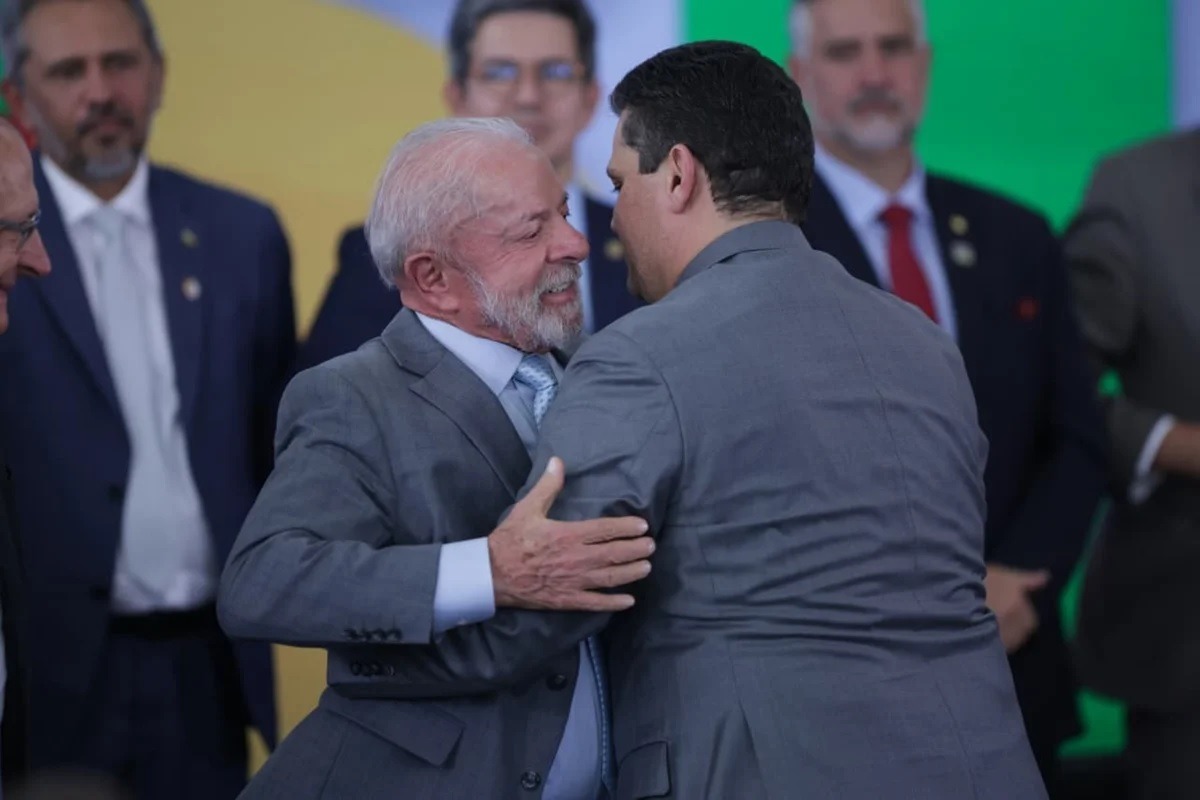 Alcolumbre prepara votação da PEC do fim da escala 6×1 antes do 2º turno das eleições