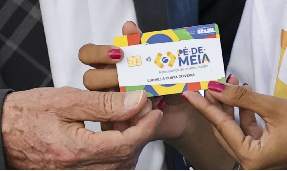 A 12 dias da eleição, Lula promete Pé-de-Meia universitário com custo inicial de R$ 4,6 bilhões