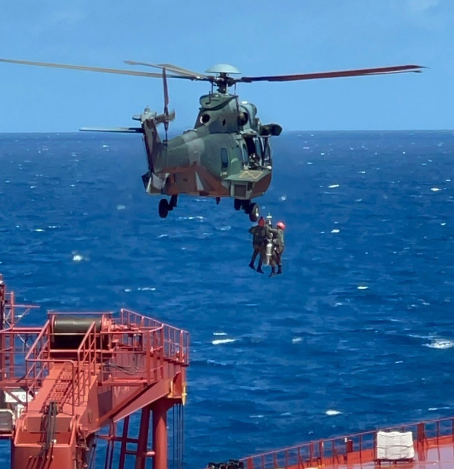Tripulante de navio cargueiro sofre queda e é resgatado em alto-mar a 130 km de Natal
