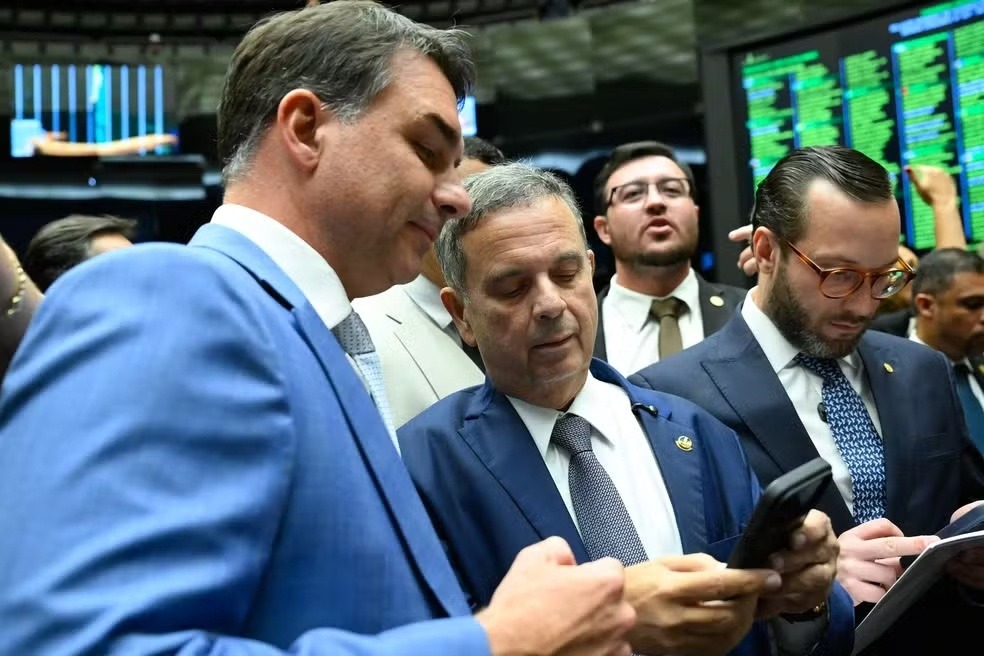 PEC da Segurança: Flávio Bolsonaro e Rogério Marinho querem incluir redução da maioridade penal