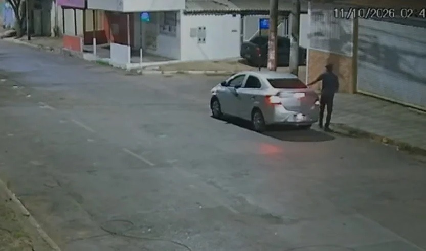 [VÍDEO] Câmeras flagraram um dos suspeitos de matar casal a tiros no local do crime; assista