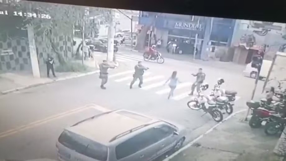 PM é preso após atirar e matar mulher em possível surto 