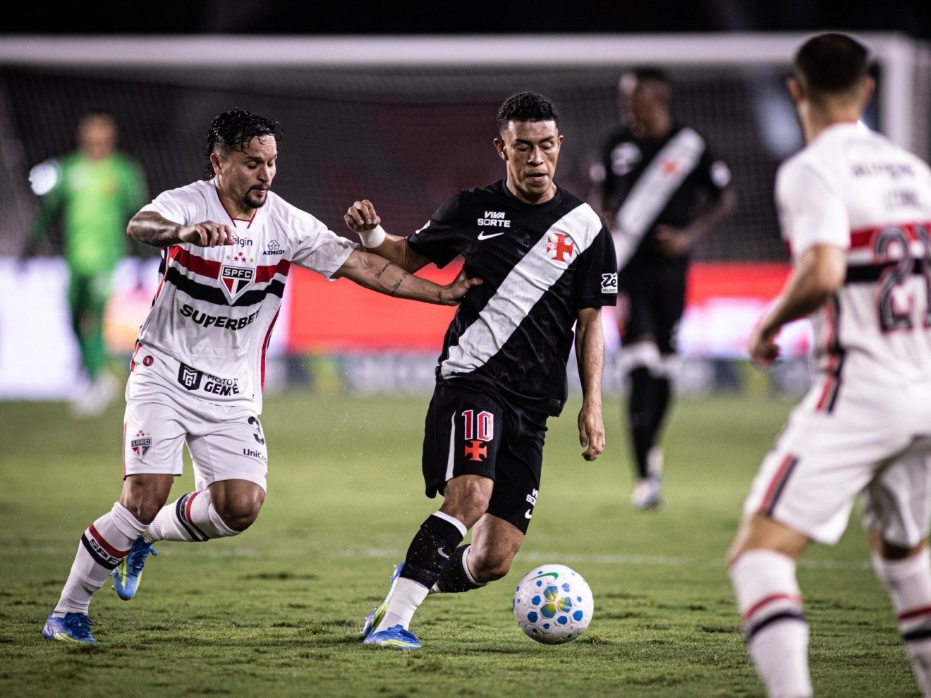 Botafogo, Vasco e Palmeiras em campo; veja todos os jogos do Brasileirão e onde assistir