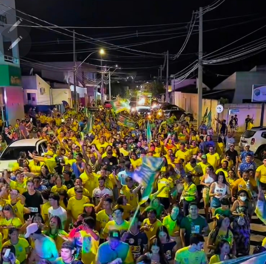 “Bloquinho 22”: após participar de adesivaço em Natal, Tomba Farias e apoiadores levam multidão às ruas de Santa Cruz em...