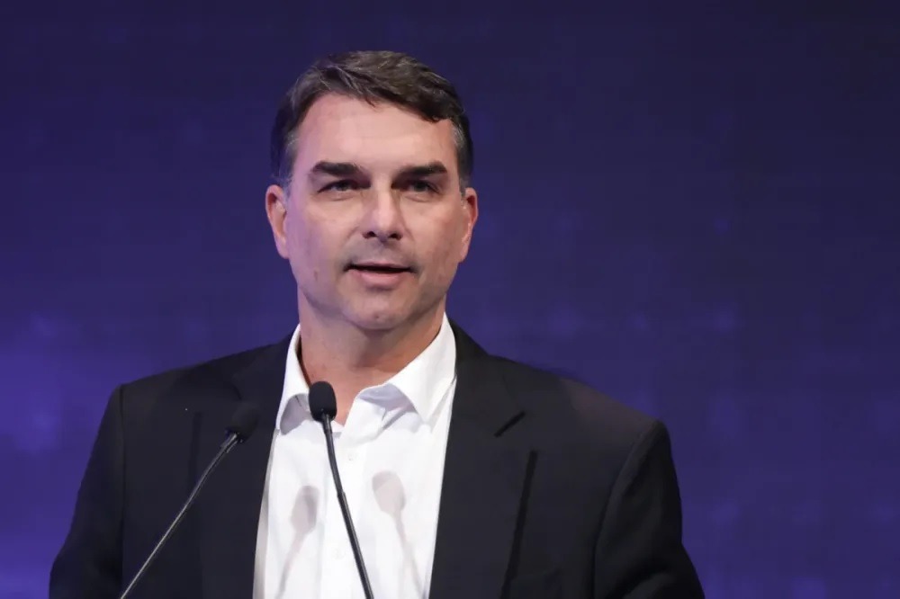 [VÍDEO] Flávio Bolsonaro promete retomar incentivo fiscal para shows, eventos e turismo