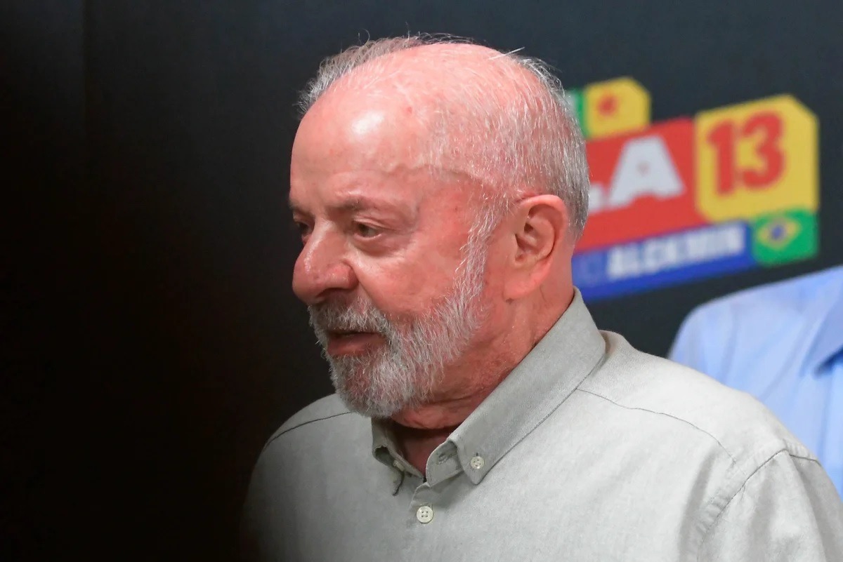 Lula é denunciado por estelionato eleitoral