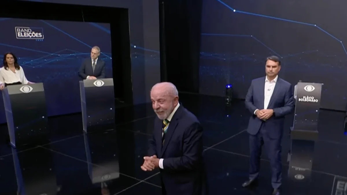 Lula diz que só vai a debate na Globo após abertura de sigilos de Flãvio