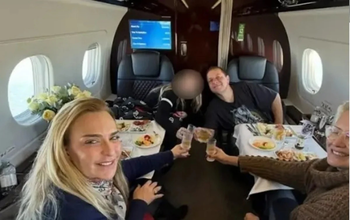 Lulinha aparece em foto com Roberta Luchsinger em jatinho de US$ 20 milhões
