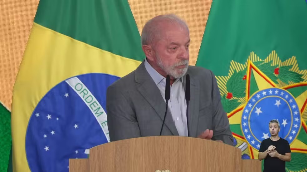 Lula diz que pobre é "bom pagador" e que "tem muito rico que gosta de dever"