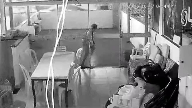 Câmeras flagram invasão a depósito e onda de furtos aterroriza comerciantes no Centro de Natal