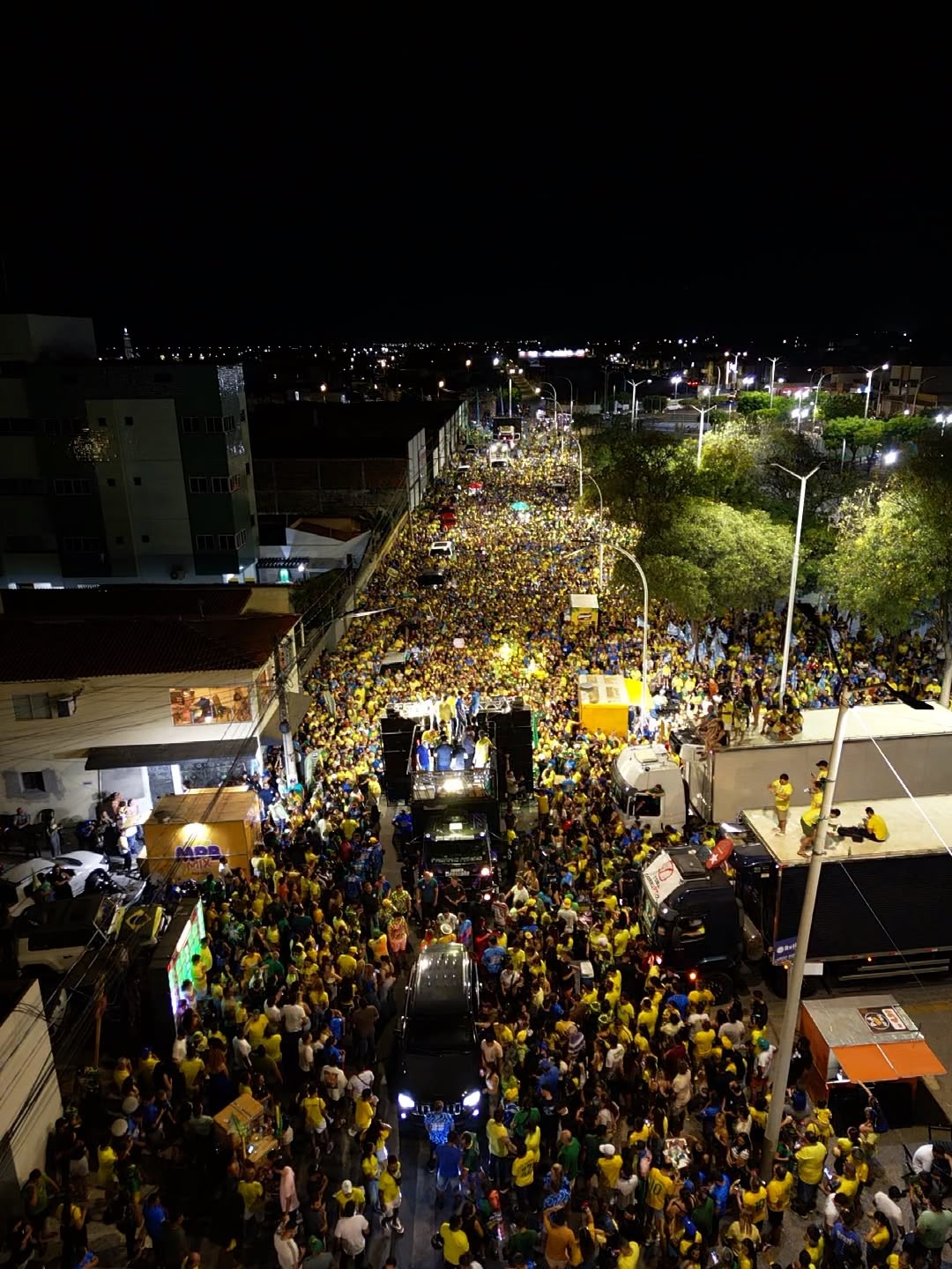 Bloco 22 faz ato histórico em Mossoró e arrasta multidão pelas ruas em apoio a Flávio Bolsonaro
