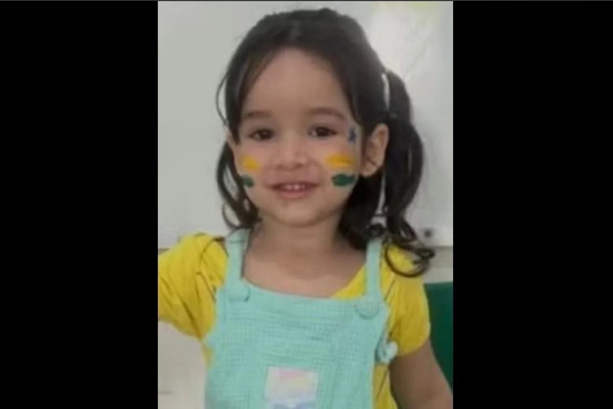 Menina de 2 anos morre após ficar 3h trancada em carro sob calor intenso