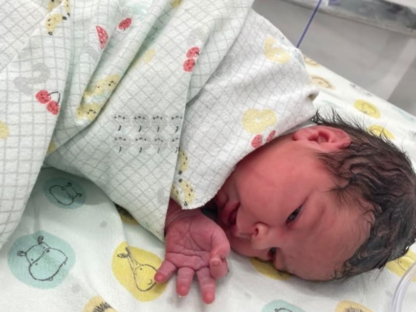 Mulher que não sabia da gravidez dá à luz em banheiro de hospital no RN