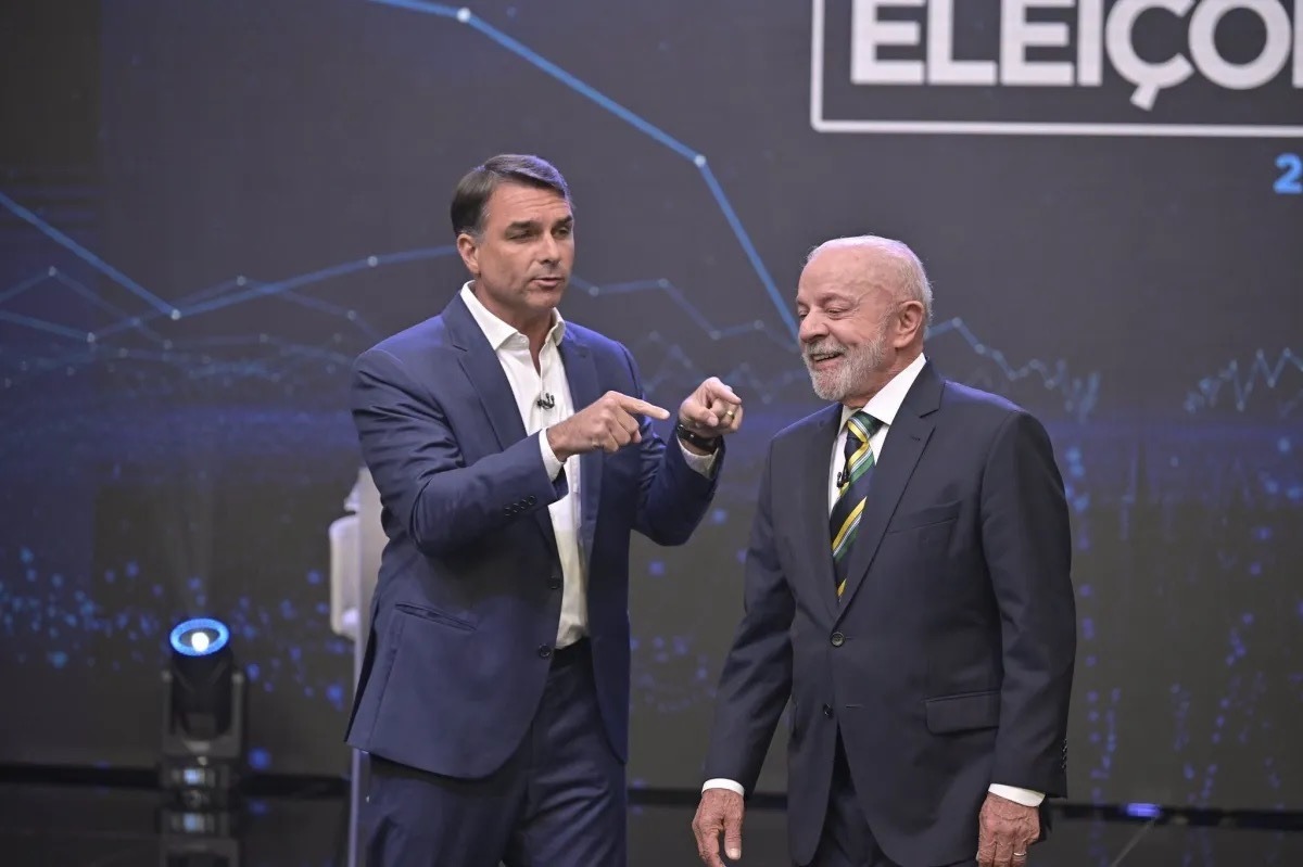 O que acontece se Flávio Bolsonaro e Lula empatarem nas urnas, no 2º turno?