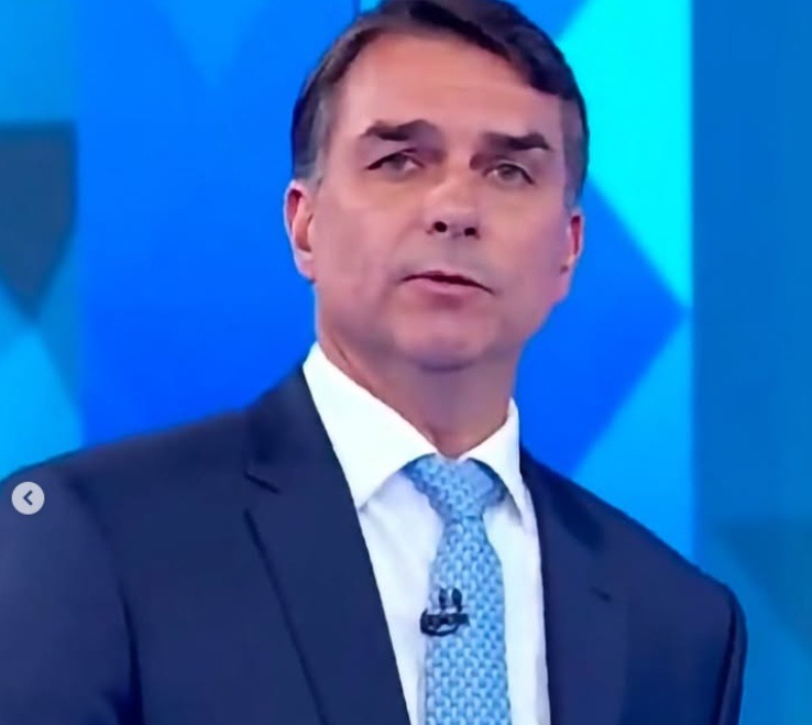 [VÍDEO] "Não adianta o salário mínimo ser de R$ 1.621 se você dá com uma mão e tira com nove...