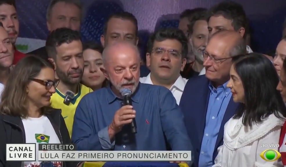 Lula dedica vitória à juventude e aos idosos: "Agradeço a generosidade"