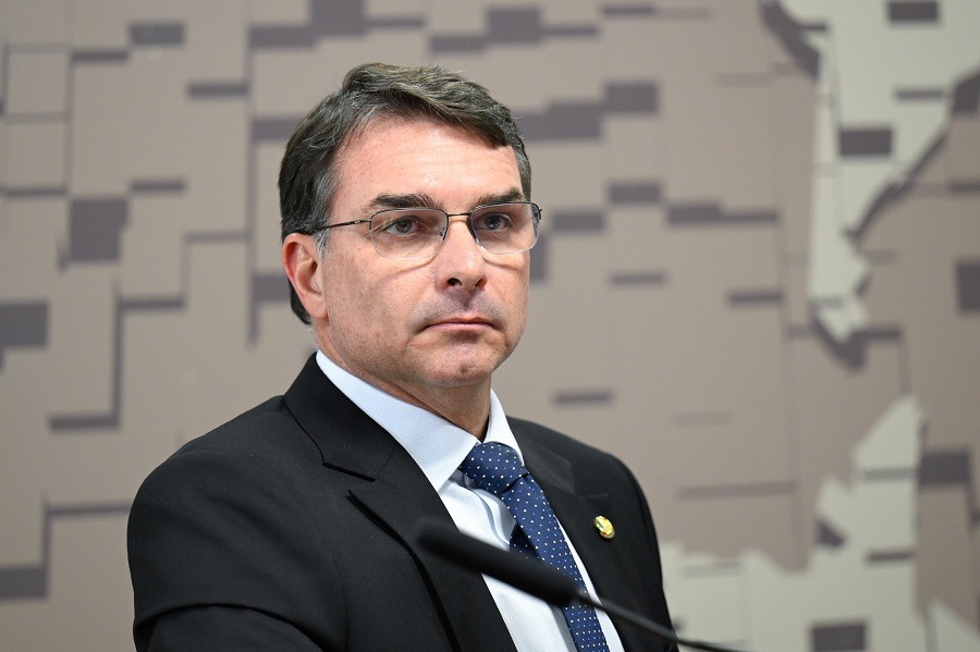 Flávio Bolsonaro ficará sem cargo eletivo pela primeira vez desde 2003