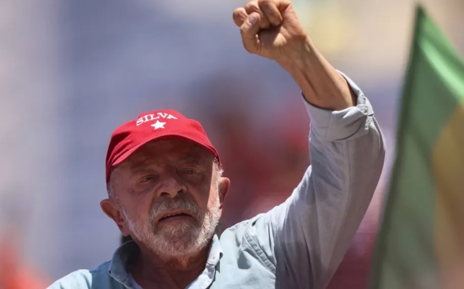 Vitória de Lula faz risco-país disparar 26% e bater maior nível em 16 meses