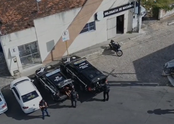 Denúncia leva polícia a imóvel com drogas e termina com duas mulheres presas e adolescente apreendido