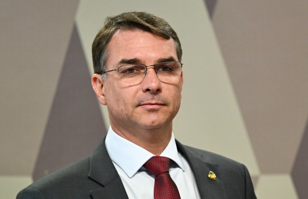 Flávio confirma que pedirá cassação da chapa de Lula e promete estratégia da direita para resistir ao PT no Congresso