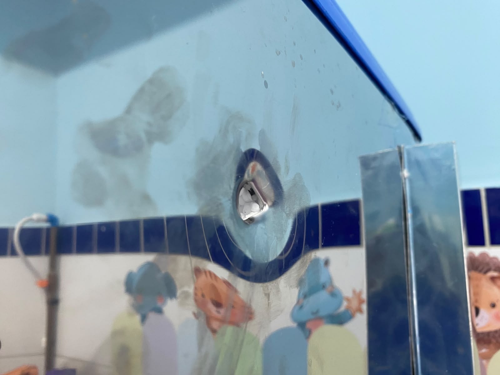 Criminosos invadem UBS em Natal, atira contra vigilante e rouba arma