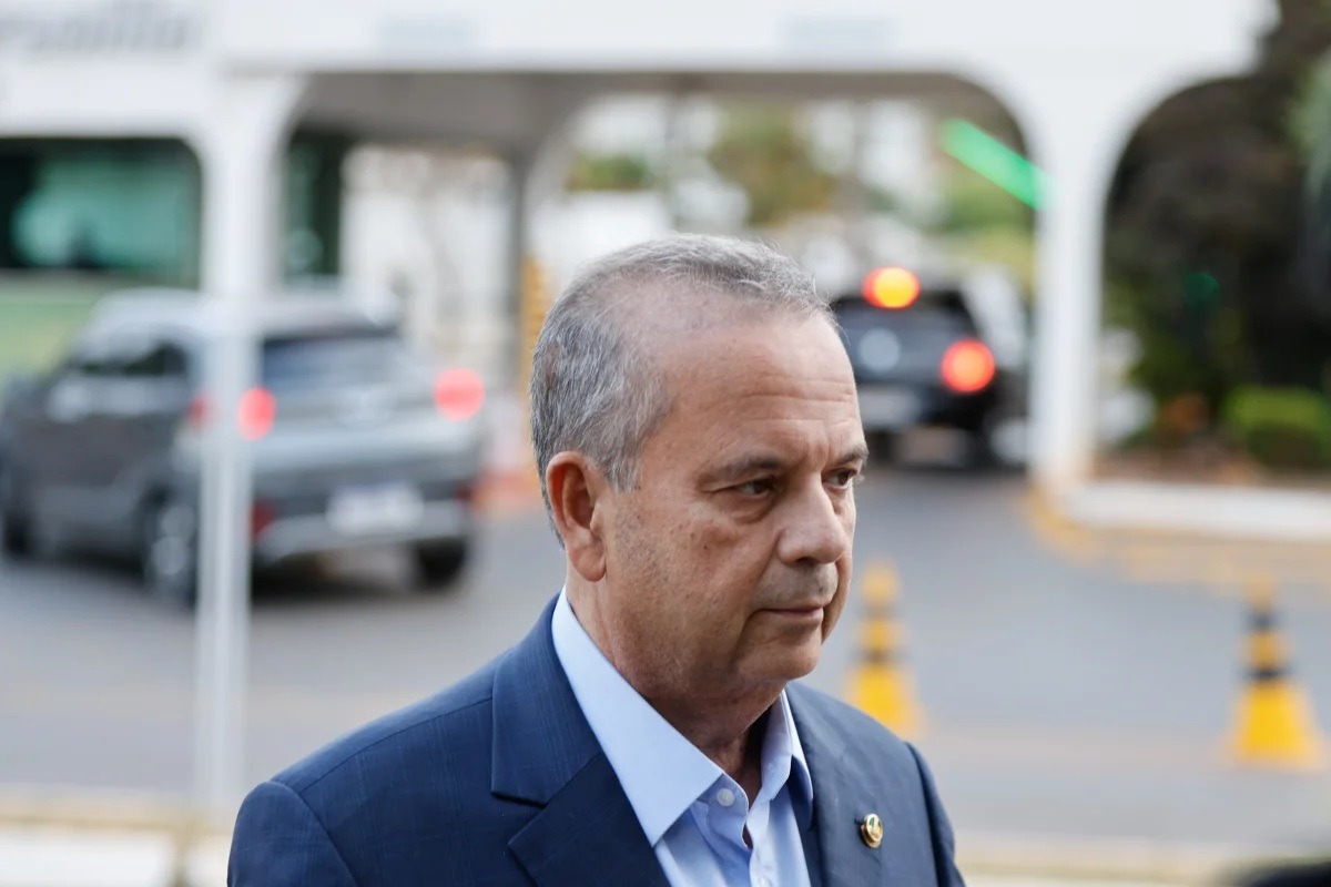 [VÍDEO] Rogério Marinho evita comentar suposta fuga de Flávio para os EUA: "Só falo depois que o Flávio falar"