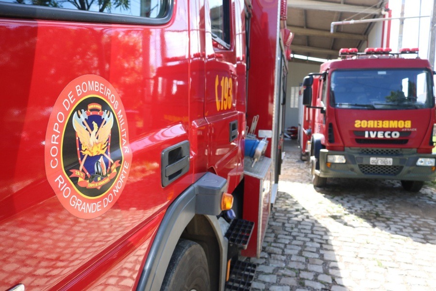 Incêndio atinge salão de beleza na zona oeste de Natal e deixa homem hospitalizado