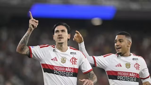 Flamengo goleia o Vasco por 4 a 1 e amplia vantagem na liderança; veja classificação 