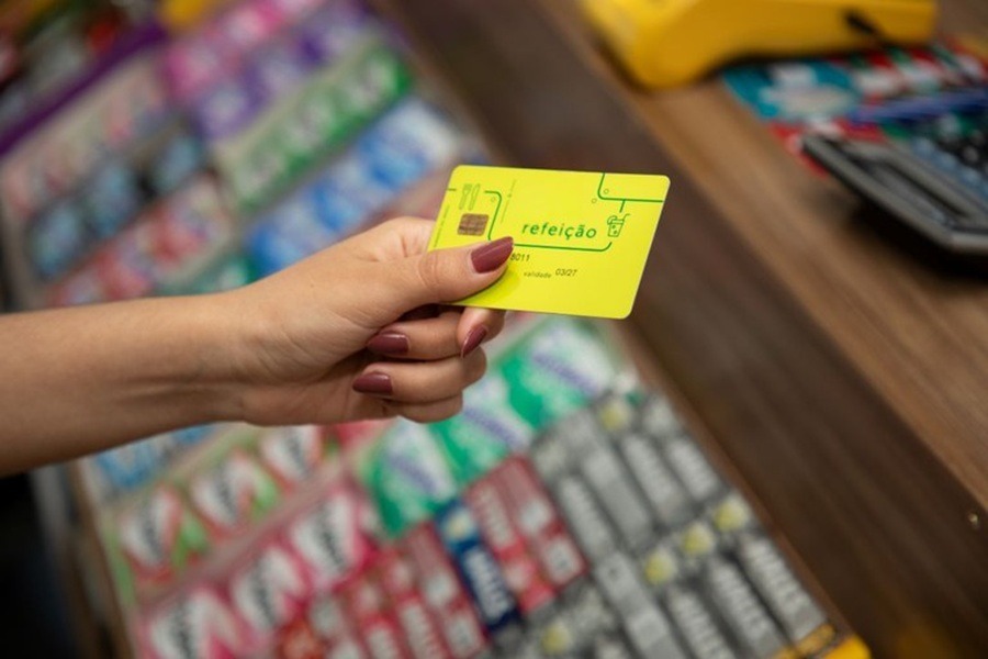 Novas regras do vale-refeição e alimentação começam a valer neste domingo; confira