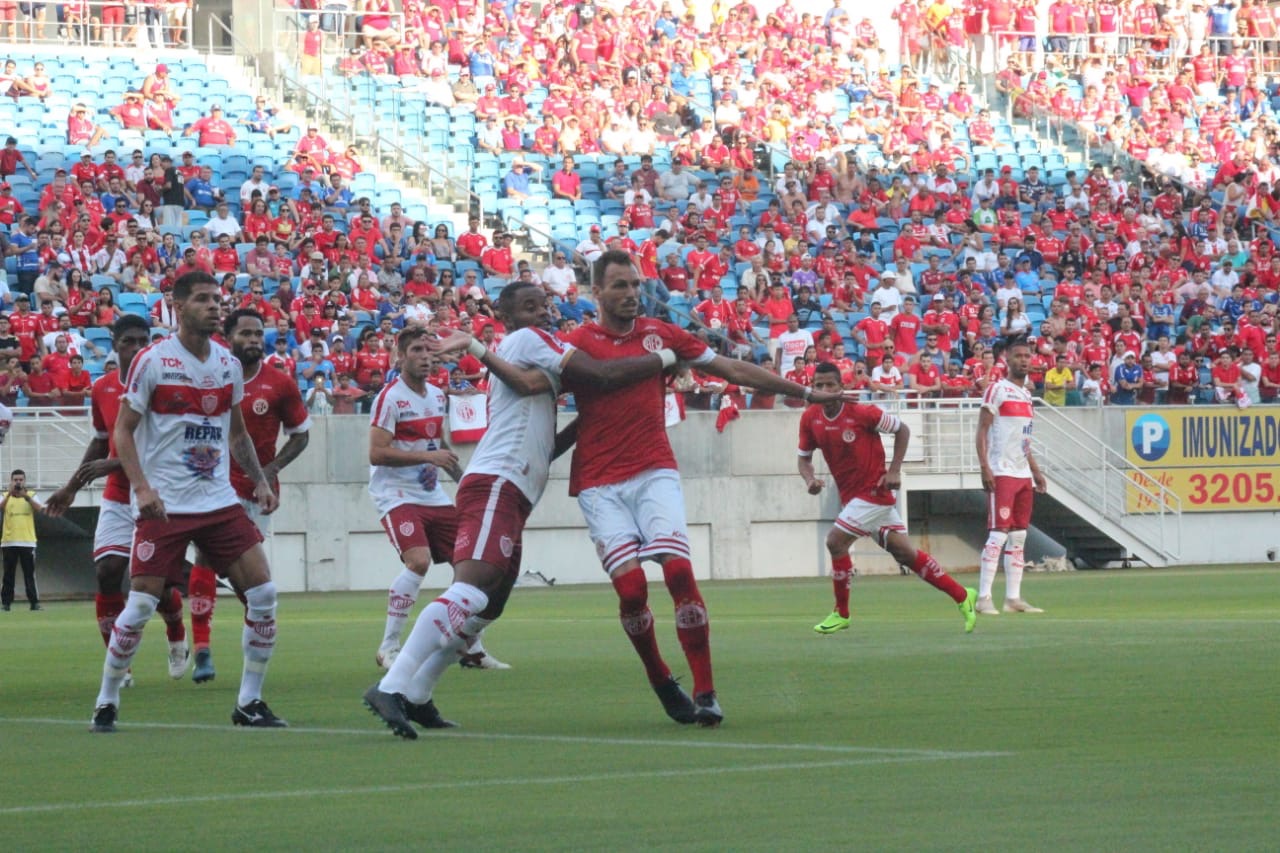 Com um a menos, América fica no empate com o Potiguar de Mossoró