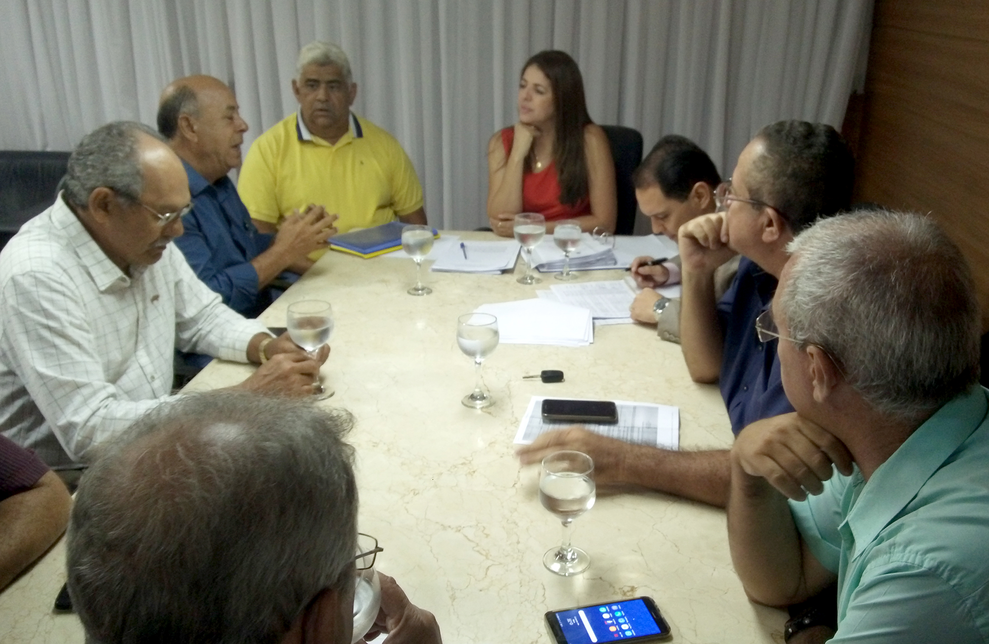 Taxistas de Natal querem transformar Uber em táxi