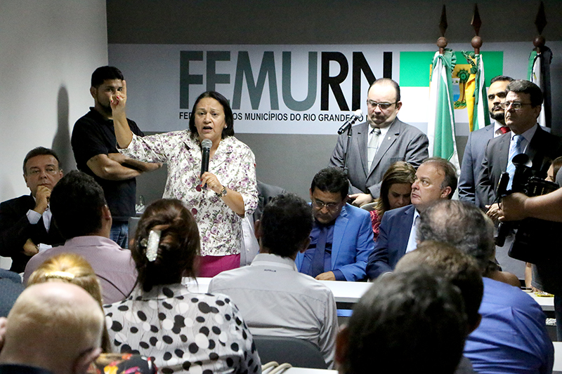 Estados e municípios ficam com migalhas, diz Fátima após 13 anos de PT no poder
