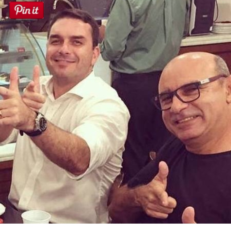 STF suspende investigação contra Queiroz a pedido de Flávio Bolsonaro