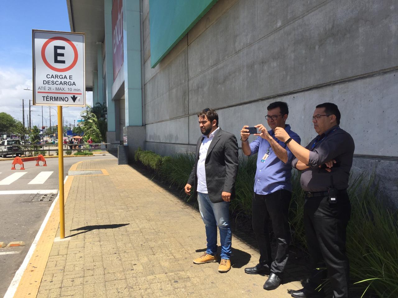 Motoristas de Uber terão local de parada exclusivo no Midway Mall
