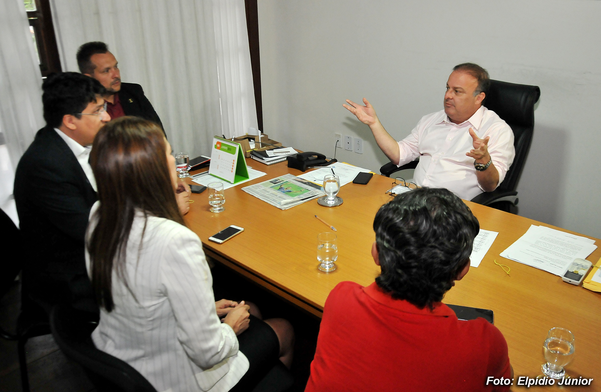 Álvaro Dias realizará ajustes para evitar que "município entre em colapso"