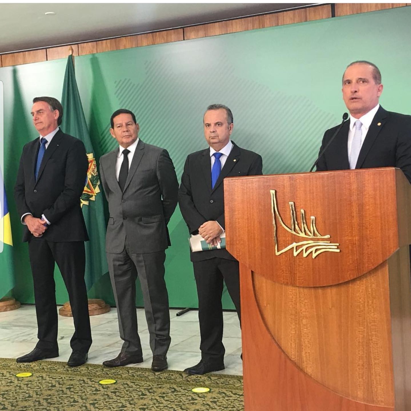 Bolsonaro assina MP para combater fraudes na Previdência