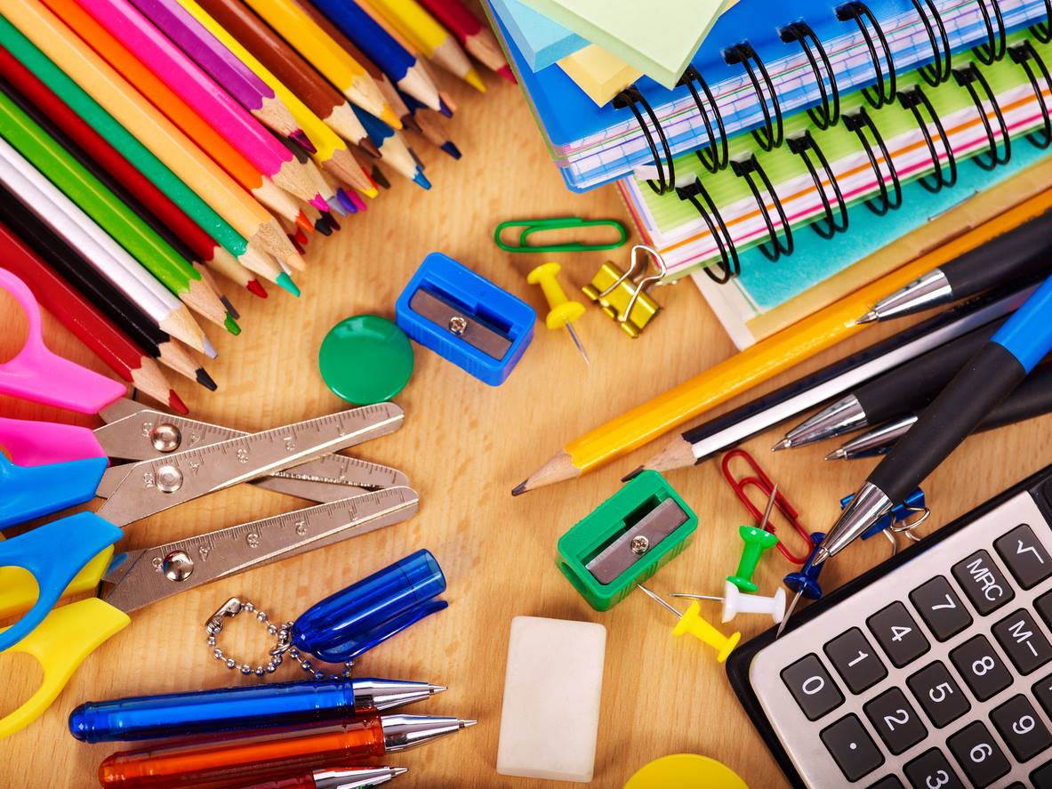 Pais se organizam para gastar menos com material escolar