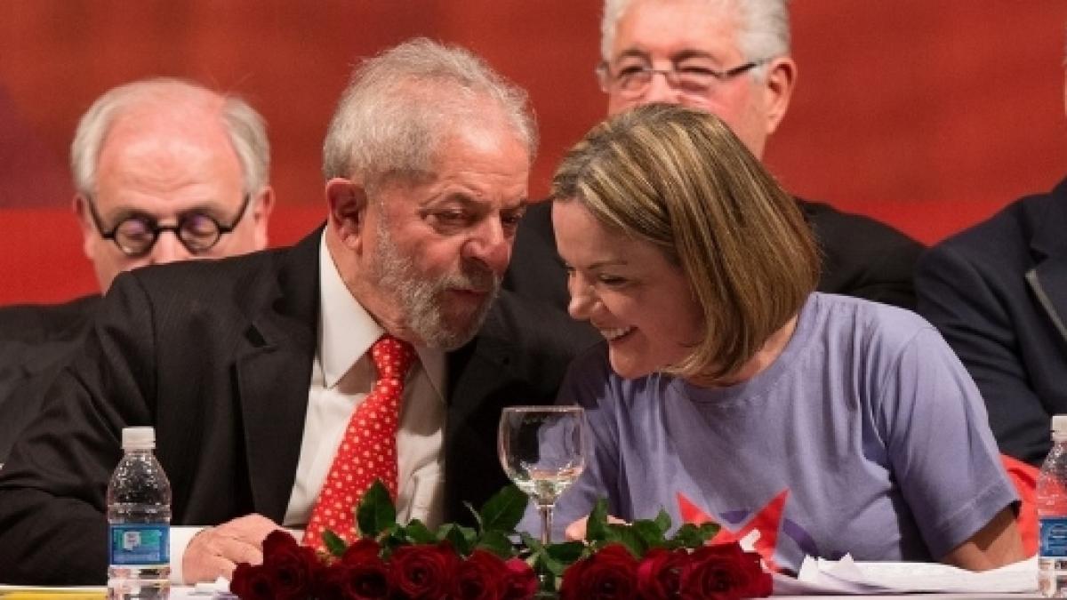 Josias de Souza: "Sujo, PT trata Flávio Bolsonaro como mal lavado"