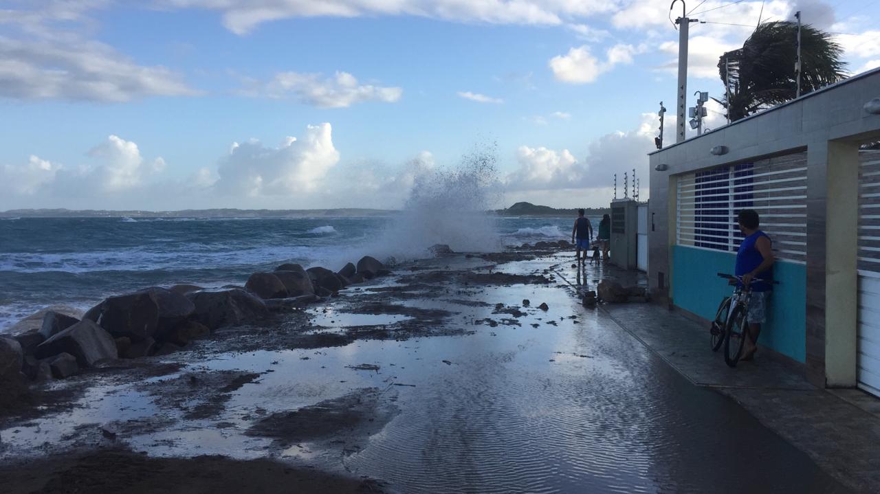 Deputado vai a Defesa Civil para conter avanço do mar em Barra do Cunhaú