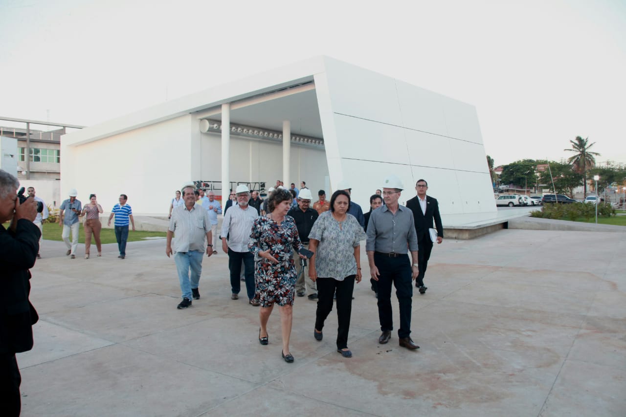 Fátima Bezerra revela que Robinson Faria inaugurou obra inacabada em Natal