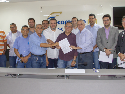 Luiz Lacerda media convenção coletiva da Fenatracon RN e Sintgel RN