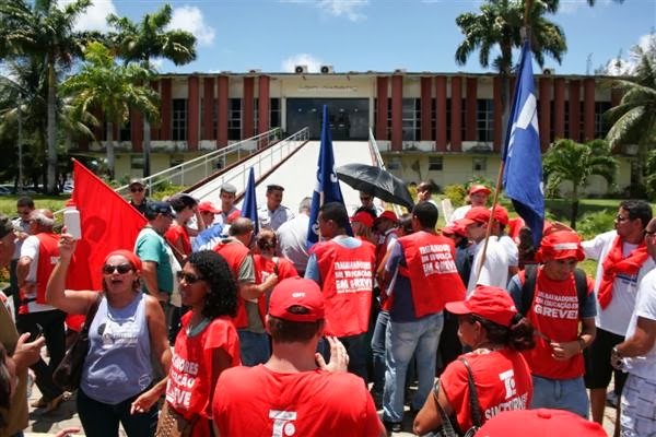 Servidores convocam protesto por calendário de pagamento e atrasados
