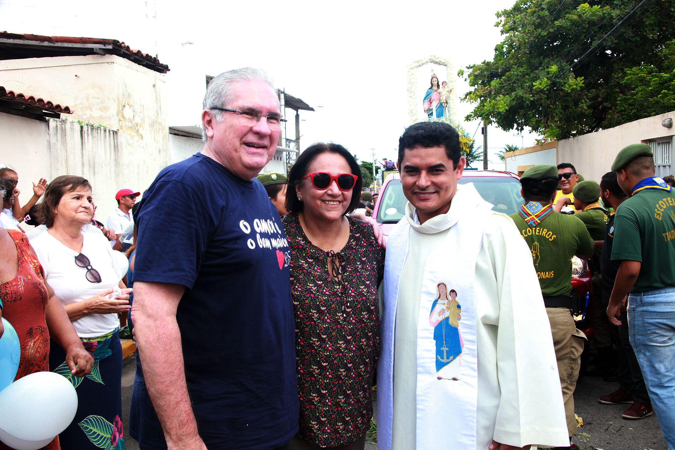 Fátima Bezerra na missa: "Eles farão guerra contra ti, mas não prevalecerão"