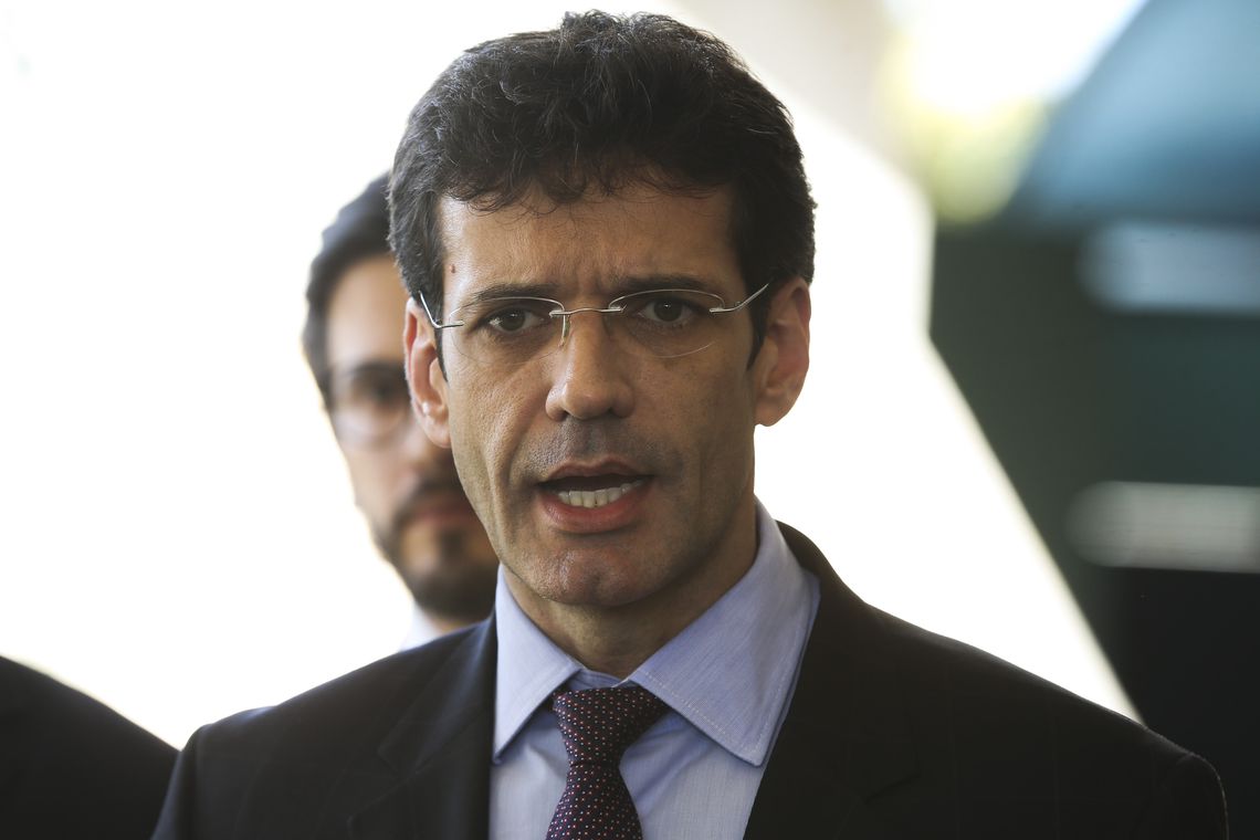 Bolsonaro exonera ministro do Turismo após denúncia de candidatos laranjas